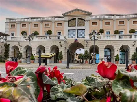 versace outlet la reggia facebook|10 Best Outlet Malls in Italy .